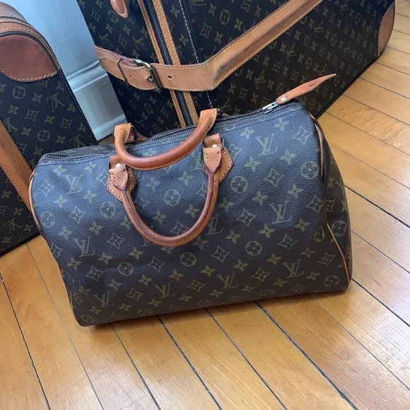 Louis Vuitton Vintage Speedy 35 Handbag. - Picture 7 of 17